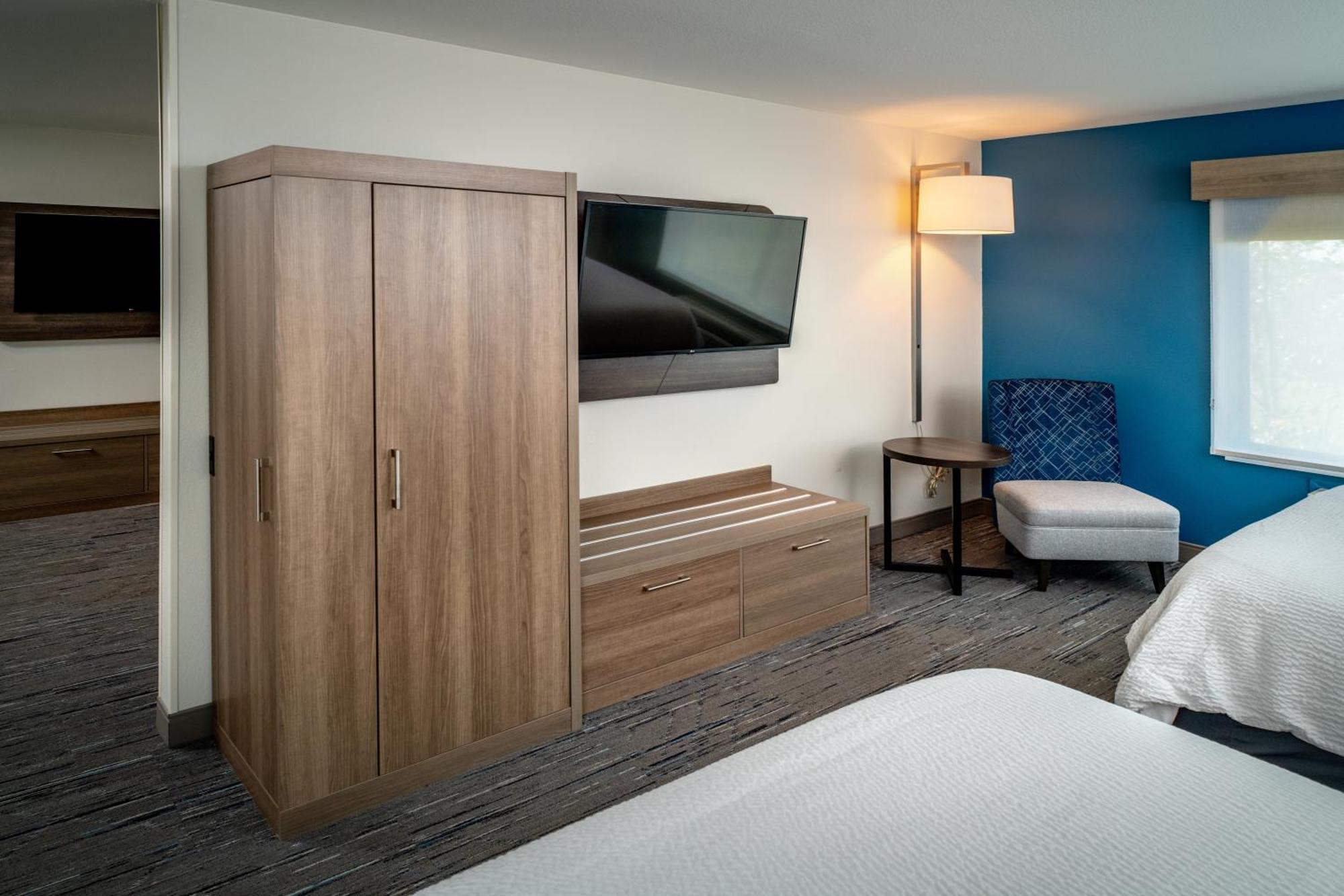 Holiday Inn Express & Suites Fairmont By Ihg Luaran gambar