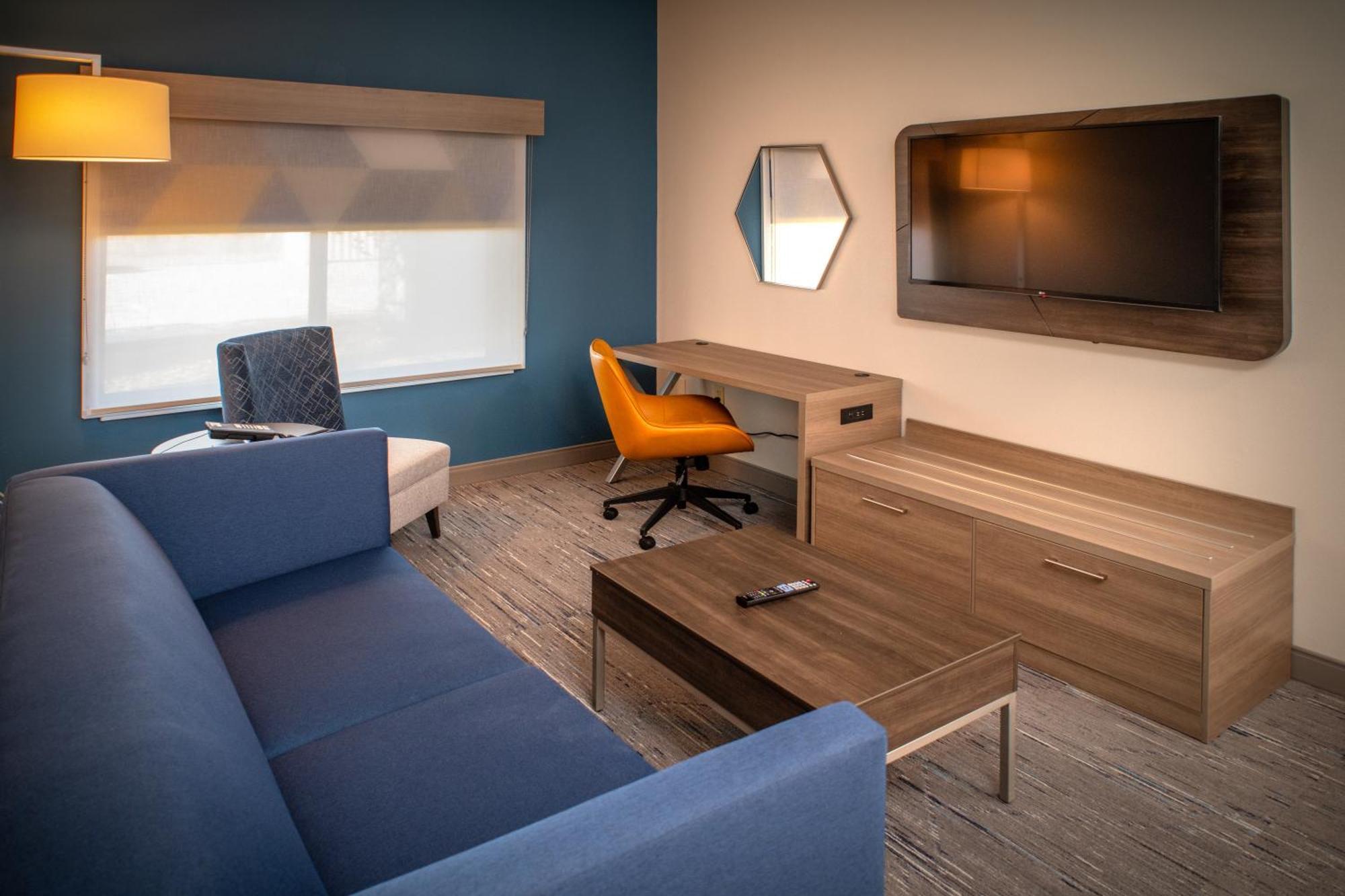Holiday Inn Express & Suites Fairmont By Ihg Luaran gambar