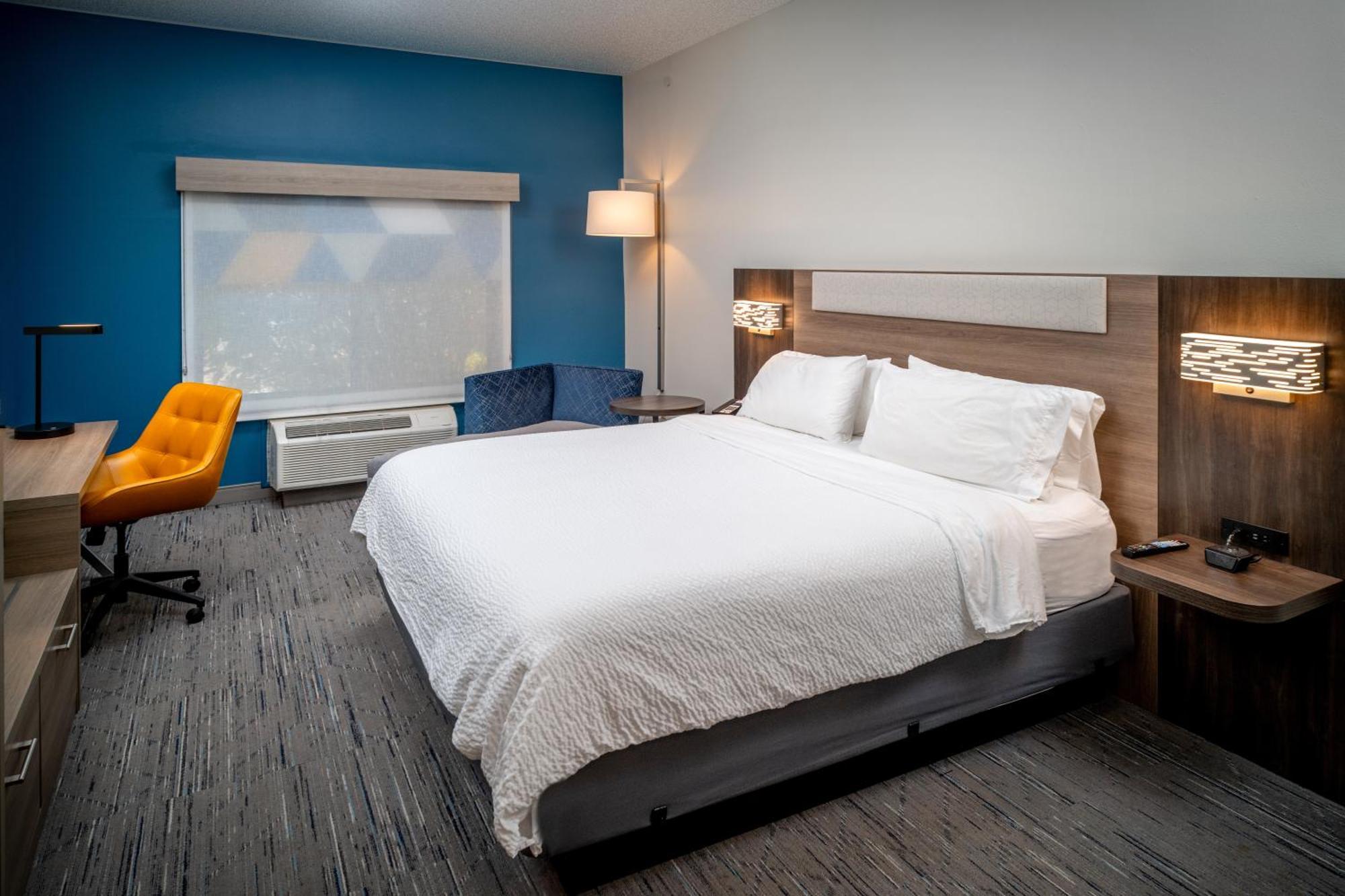 Holiday Inn Express & Suites Fairmont By Ihg Luaran gambar