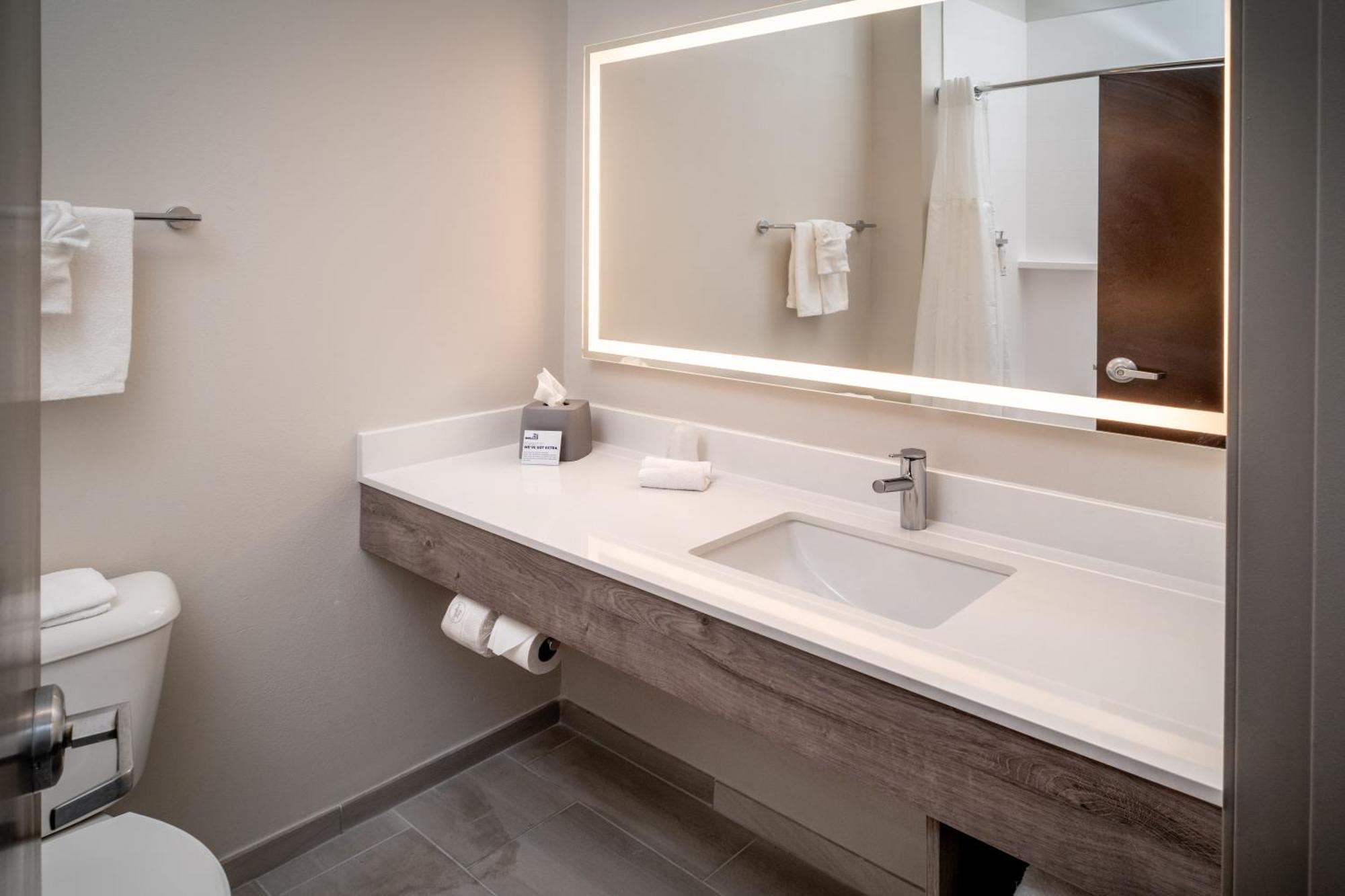 Holiday Inn Express & Suites Fairmont By Ihg Luaran gambar