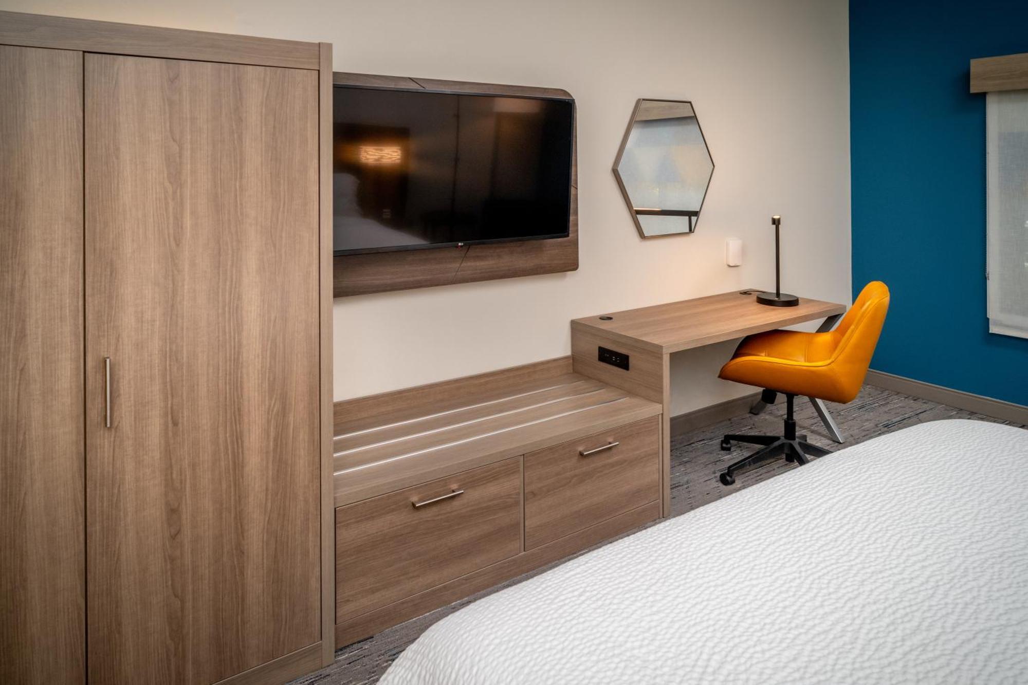 Holiday Inn Express & Suites Fairmont By Ihg Luaran gambar