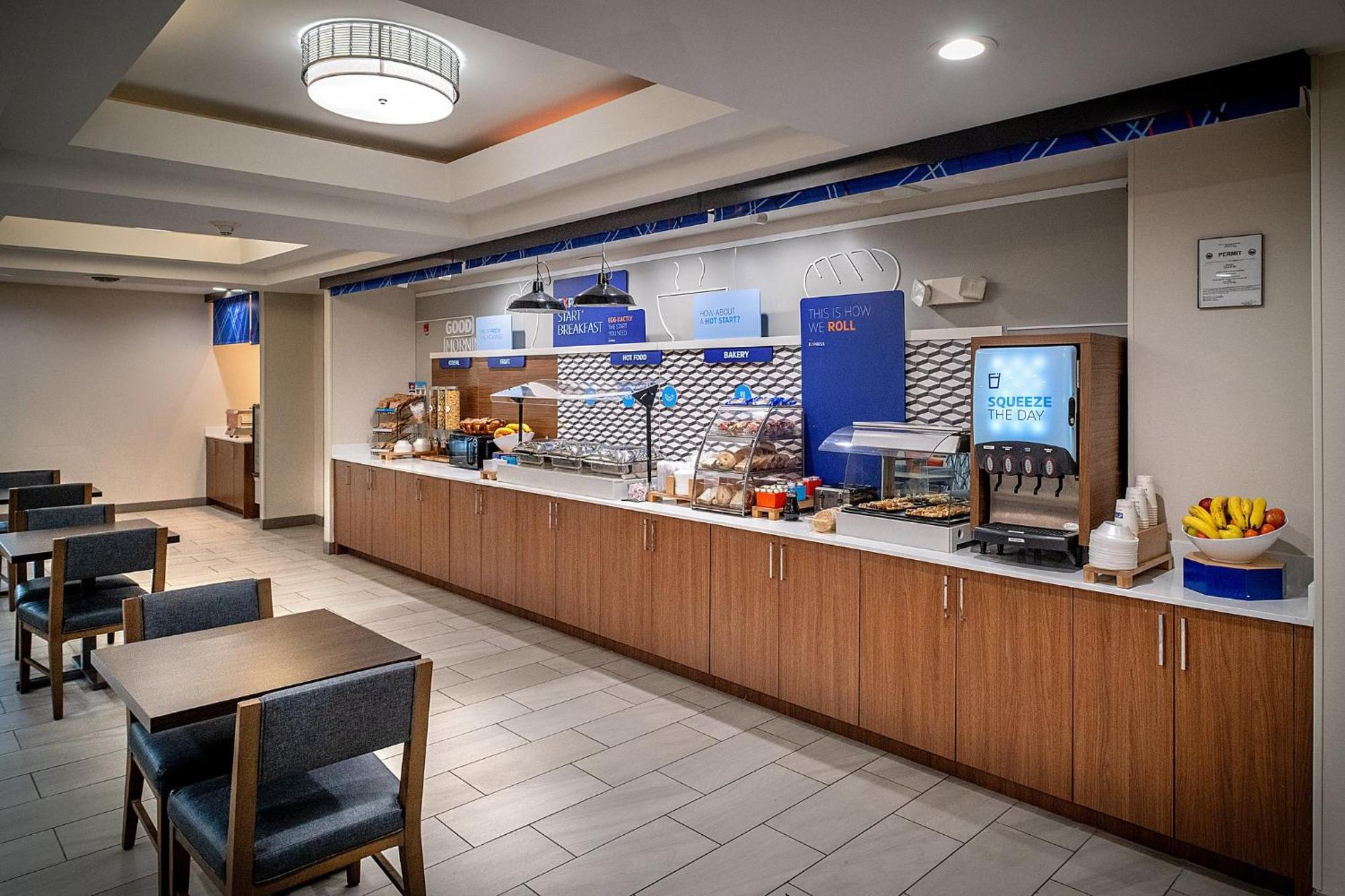 Holiday Inn Express & Suites Fairmont By Ihg Luaran gambar