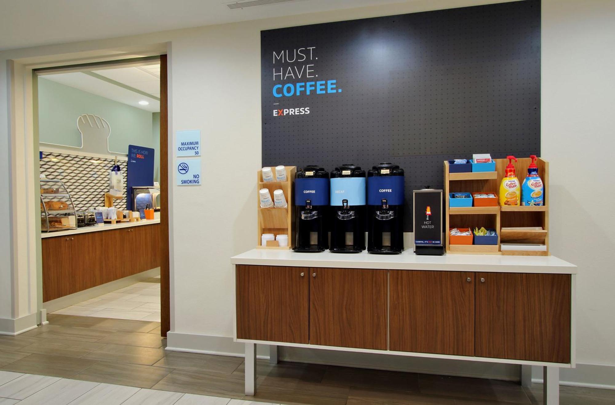 Holiday Inn Express & Suites Fairmont By Ihg Luaran gambar