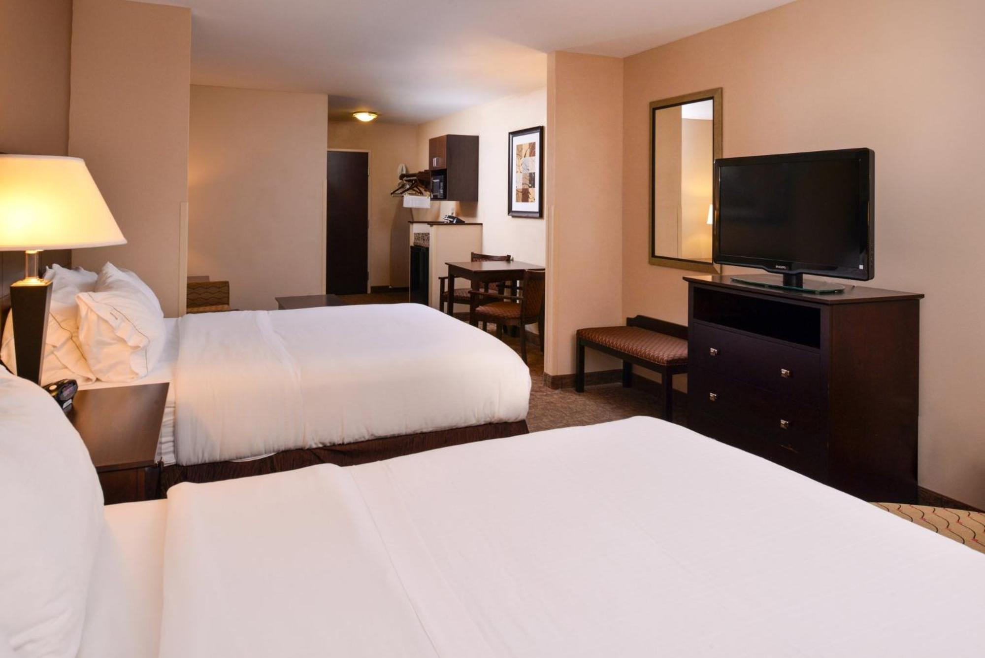 Holiday Inn Express & Suites Fairmont By Ihg Luaran gambar