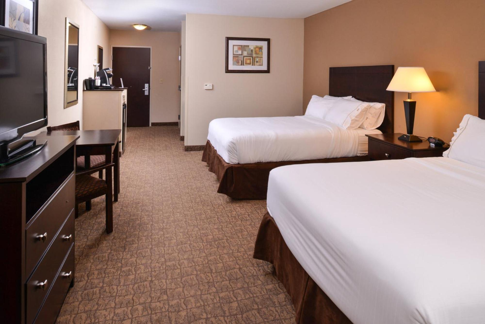 Holiday Inn Express & Suites Fairmont By Ihg Luaran gambar