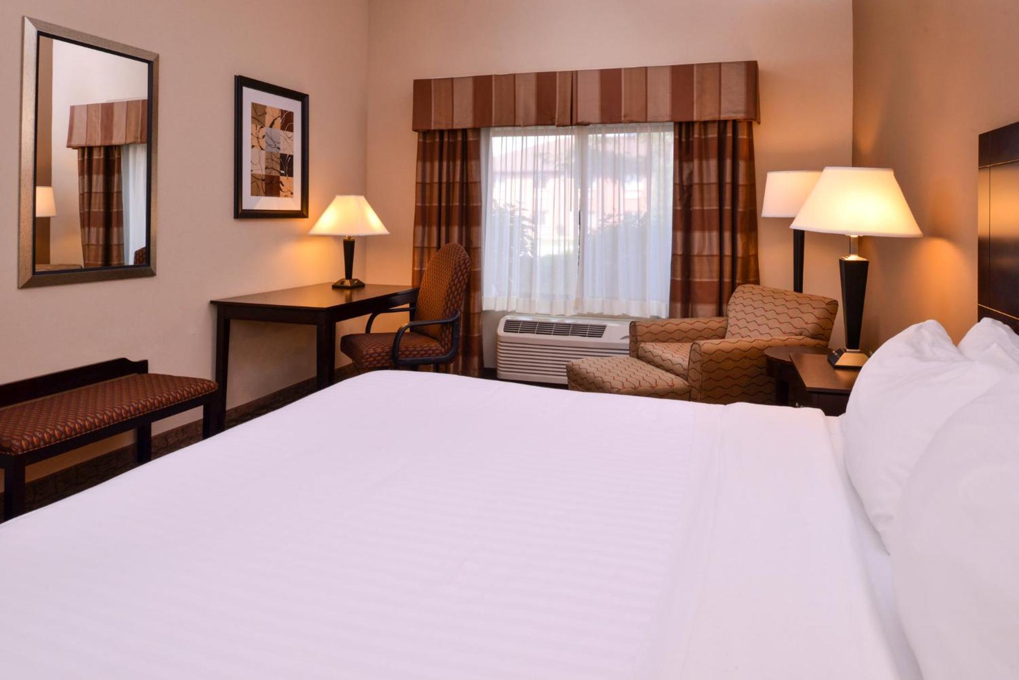 Holiday Inn Express & Suites Fairmont By Ihg Luaran gambar