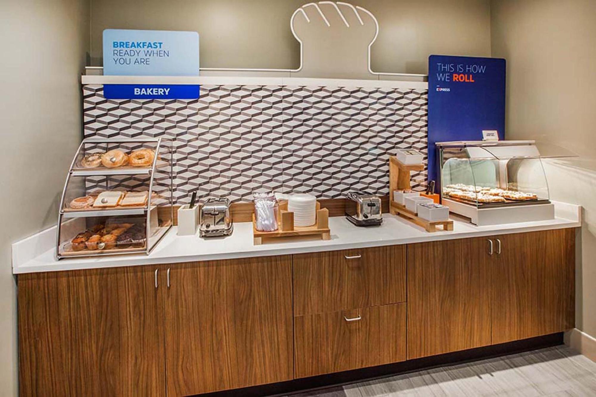 Holiday Inn Express & Suites Fairmont By Ihg Luaran gambar