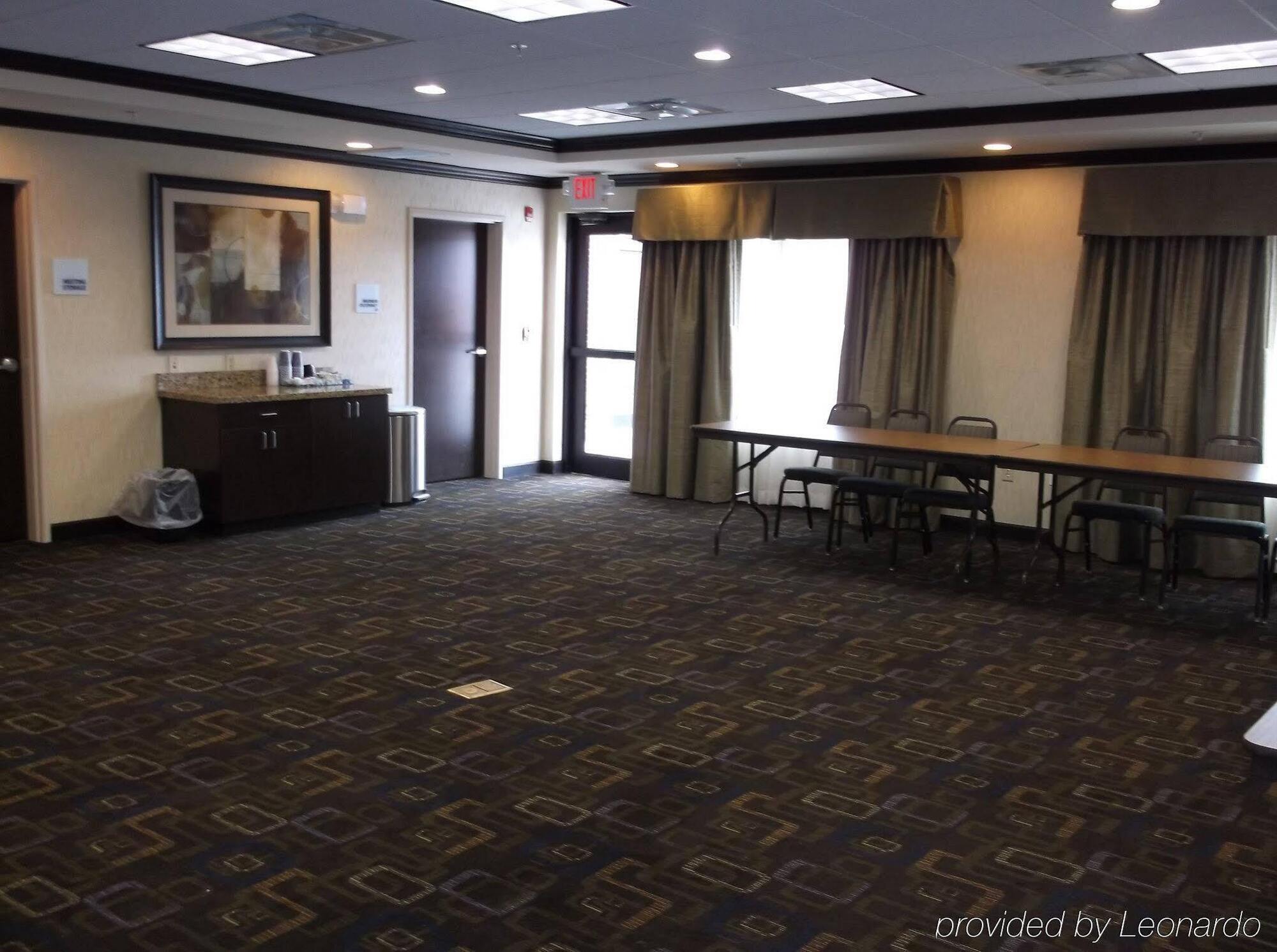 Holiday Inn Express & Suites Fairmont By Ihg Luaran gambar