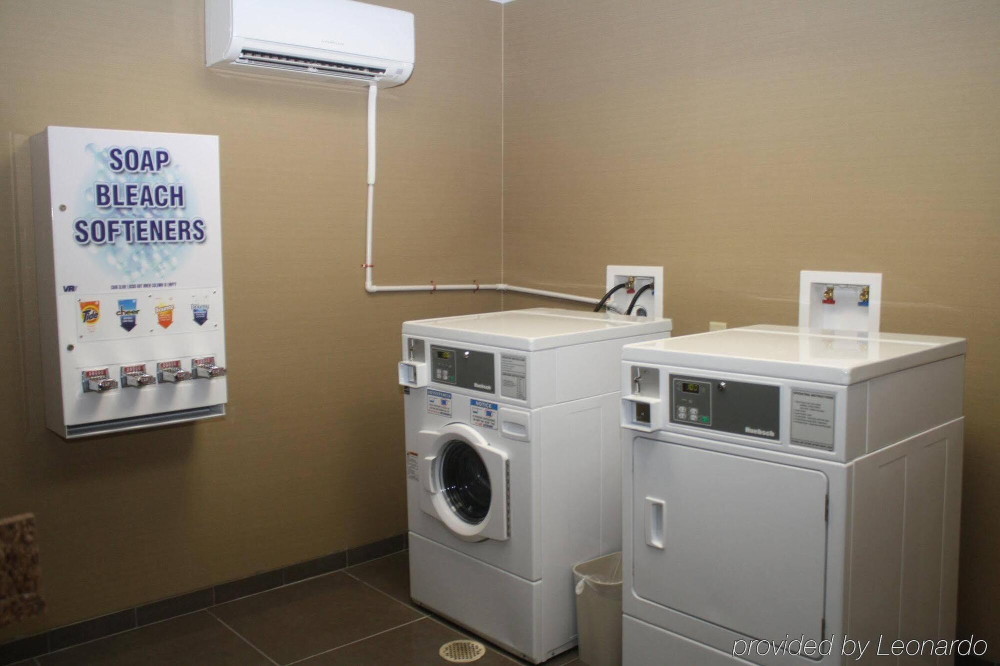 Holiday Inn Express & Suites Fairmont By Ihg Luaran gambar