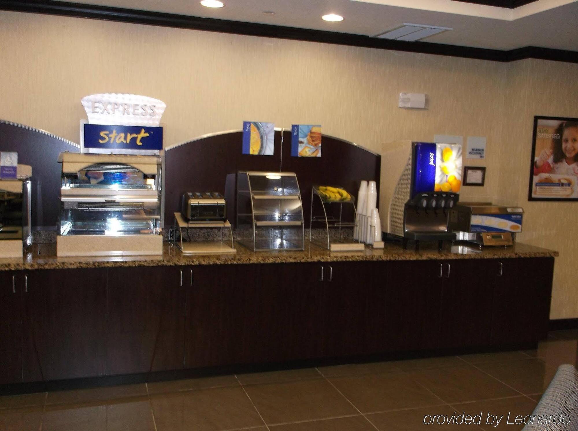 Holiday Inn Express & Suites Fairmont By Ihg Luaran gambar