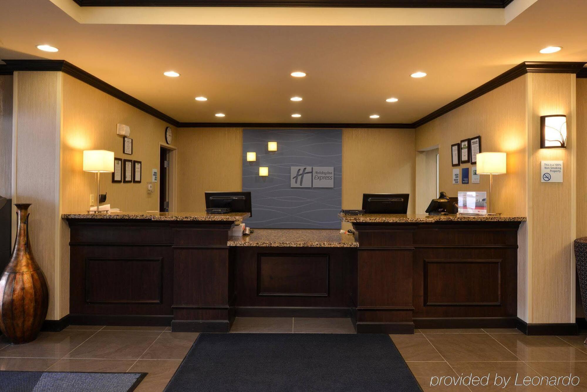 Holiday Inn Express & Suites Fairmont By Ihg Luaran gambar